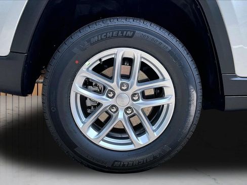 New 2026 Jeep Grand Cherokee Laredo RWD image 33