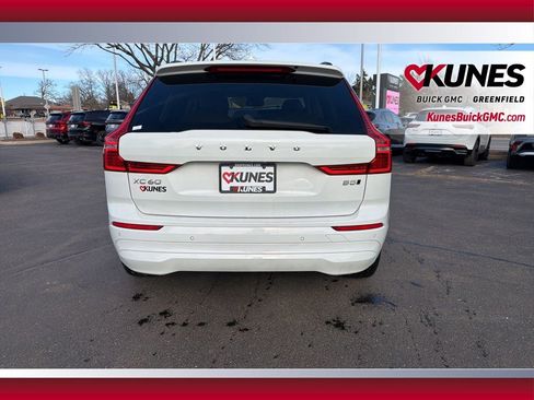 Used 2022 Volvo XC60 B5 Momentum image 8