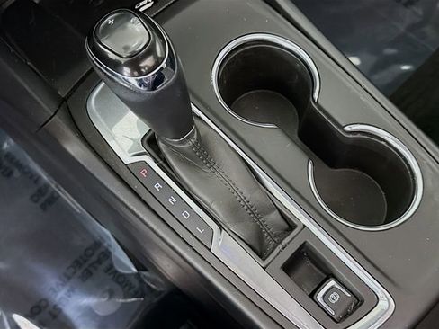 Used 2018 Chevrolet Equinox Premier image 19