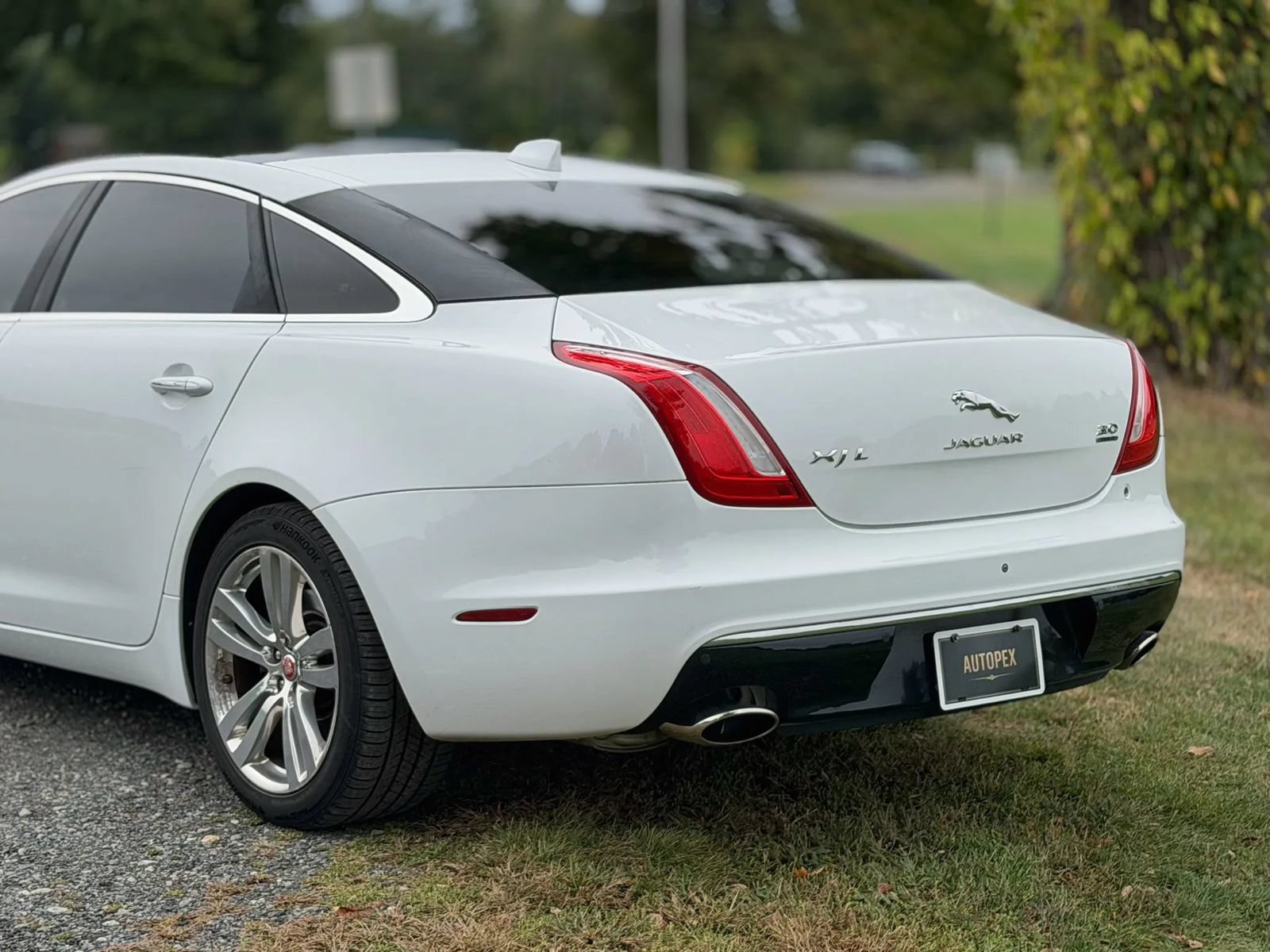 Used 2017 Jaguar XJ L Portfolio AWD/4WD image 39
