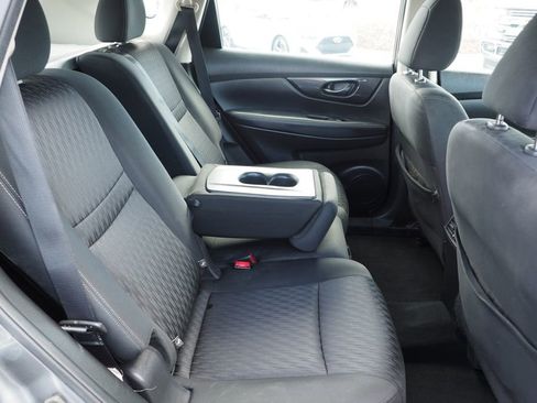 Used 2019 Nissan Rogue S FWD image 18