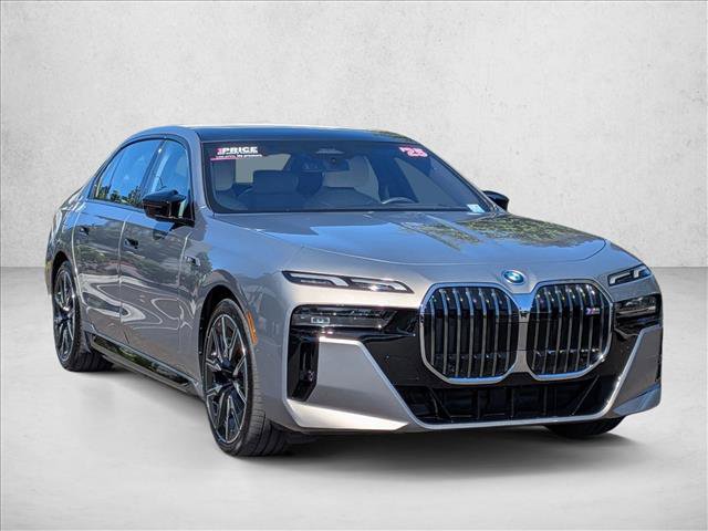 Used 2025 BMW i7 xDrive60 AWD/4WD image 3