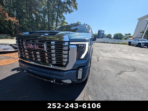 Used 2024 GMC Sierra 2500 Denali w/ Denali Reserve Package AWD/4WD image 2
