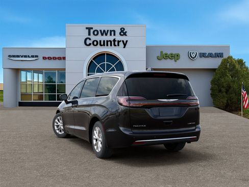 New 2026 Chrysler Pacifica Limited image 3