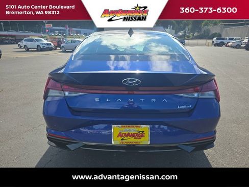 Used 2022 Hyundai Elantra Limited w/ Preferred Accessory Package FWD image 4