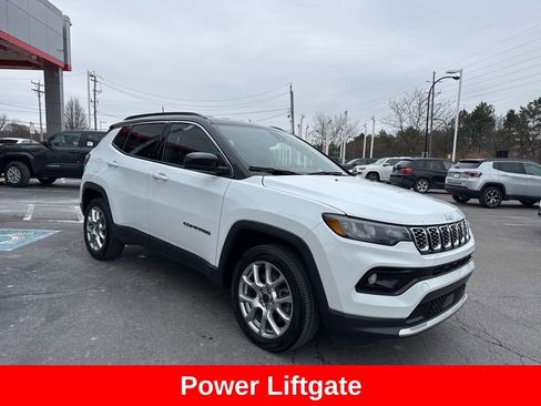Used 2025 Jeep Compass Limited image 9