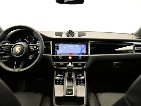 Certified 2026 Porsche Macan AWD/4WD image 21
