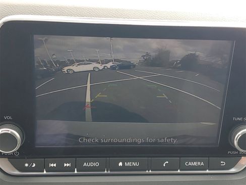 Used 2024 Nissan Rogue S image 17