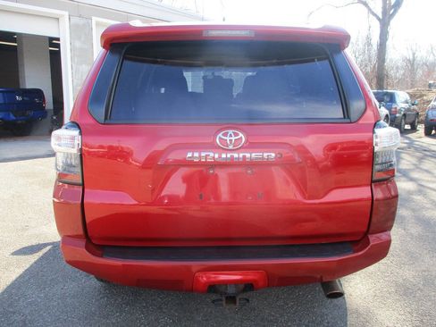 Used 2016 Toyota 4Runner SR5 AWD/4WD image 3