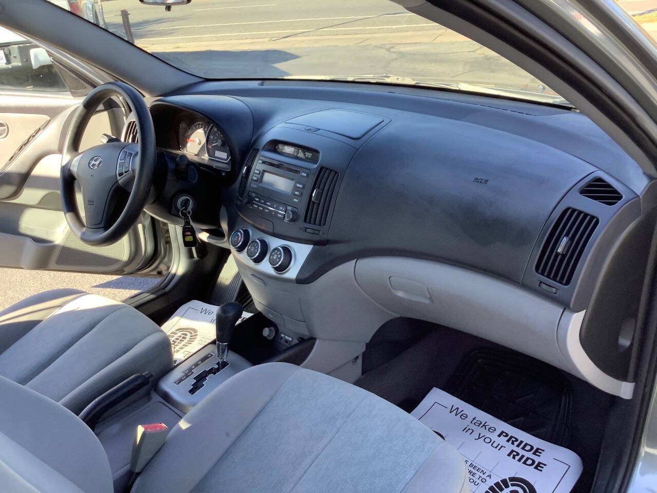 Used 2010 Hyundai Elantra GLS FWD image 29