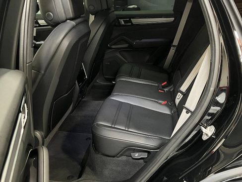 Used 2022 Porsche Cayenne S Platinum image 11