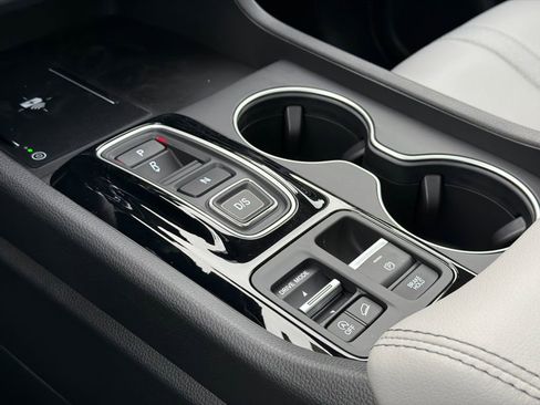 New 2025 Honda Pilot Touring image 34