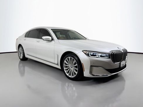 Used 2022 BMW 740i image 4