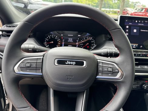 Used 2025 Jeep Compass Trailhawk AWD/4WD image 24