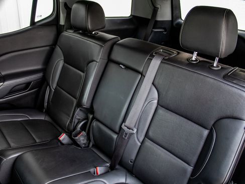 Used 2023 GMC Acadia SLT image 20