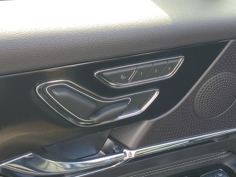 New 2026 Lincoln Corsair Premiere image 9