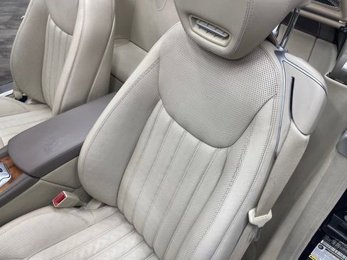 Used 2009 Mercedes-Benz SL 550 w/ Premium I Pkg image 19