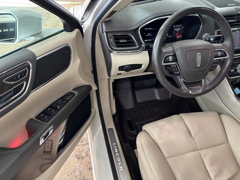 Used 2017 Lincoln Continental Select w/ Technology Package image 9