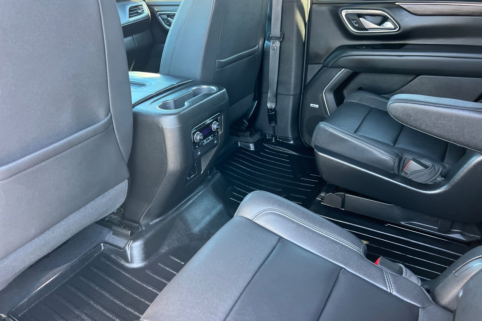 Used 2023 Chevrolet Tahoe Z71 w/ Luxury Package AWD/4WD image 14