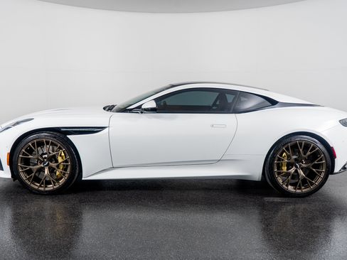 Used 2025 Aston Martin DB12 Coupe image 17