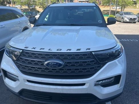 Used 2021 Ford Explorer XLT w/ Equipment Group 202A image 9
