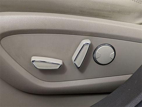 Used 2022 Lincoln Nautilus Reserve image 11