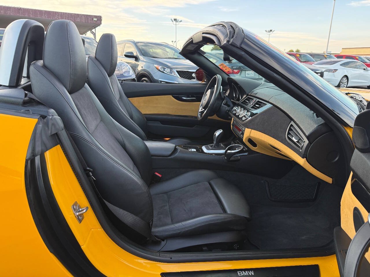 Used 2012 BMW Z4 sDrive28i w/ Exclusive Citrus Yellow Pkg RWD image 13