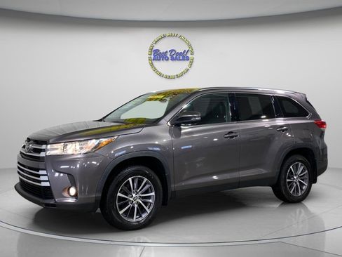Used 2019 Toyota Highlander XLE AWD/4WD image 2