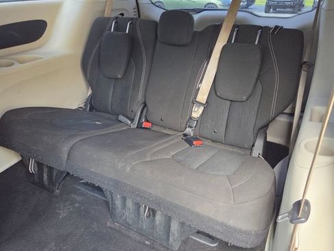 Used 2020 Chrysler Voyager LX FWD image 11