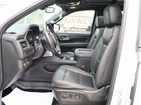 Certified 2022 Chevrolet Tahoe Z71 w/ Luxury Package AWD/4WD image 12