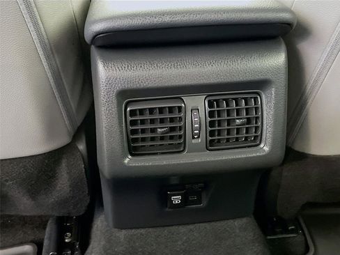 Used 2025 Toyota Camry SE w/ Convenience Package image 28