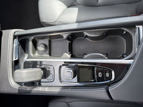 Used 2024 Volvo XC90 B5 Core w/ Protection Package Premier image 50