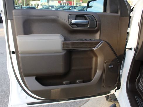 Used 2021 Chevrolet Silverado 1500 LT Trail Boss w/ Convenience Package II image 12