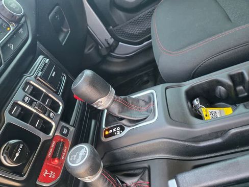 Used 2019 Jeep Wrangler Unlimited Rubicon AWD/4WD image 15