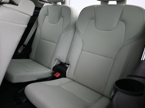 Used 2022 Volvo XC90 T6 Momentum w/ Advanced Package AWD/4WD image 16