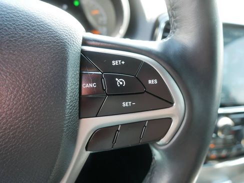 Used 2021 Jeep Grand Cherokee Laredo X AWD/4WD image 20