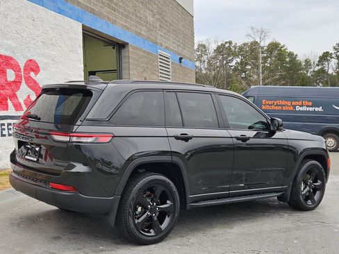 Used 2024 Jeep Grand Cherokee Limited w/ Luxury Tech Group II image 7