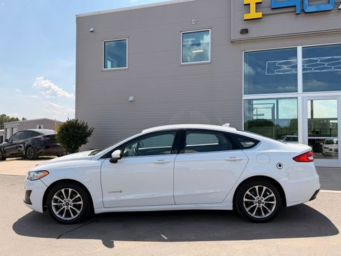 Used 2019 Ford Fusion SE FWD image 9