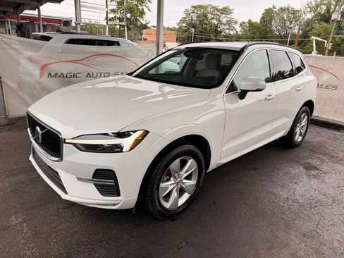 Used 2022 Volvo XC60 B5 Momentum image 8