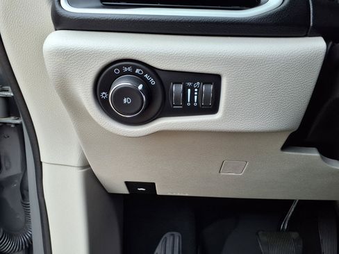 Used 2022 Chrysler Pacifica Touring-L FWD image 23
