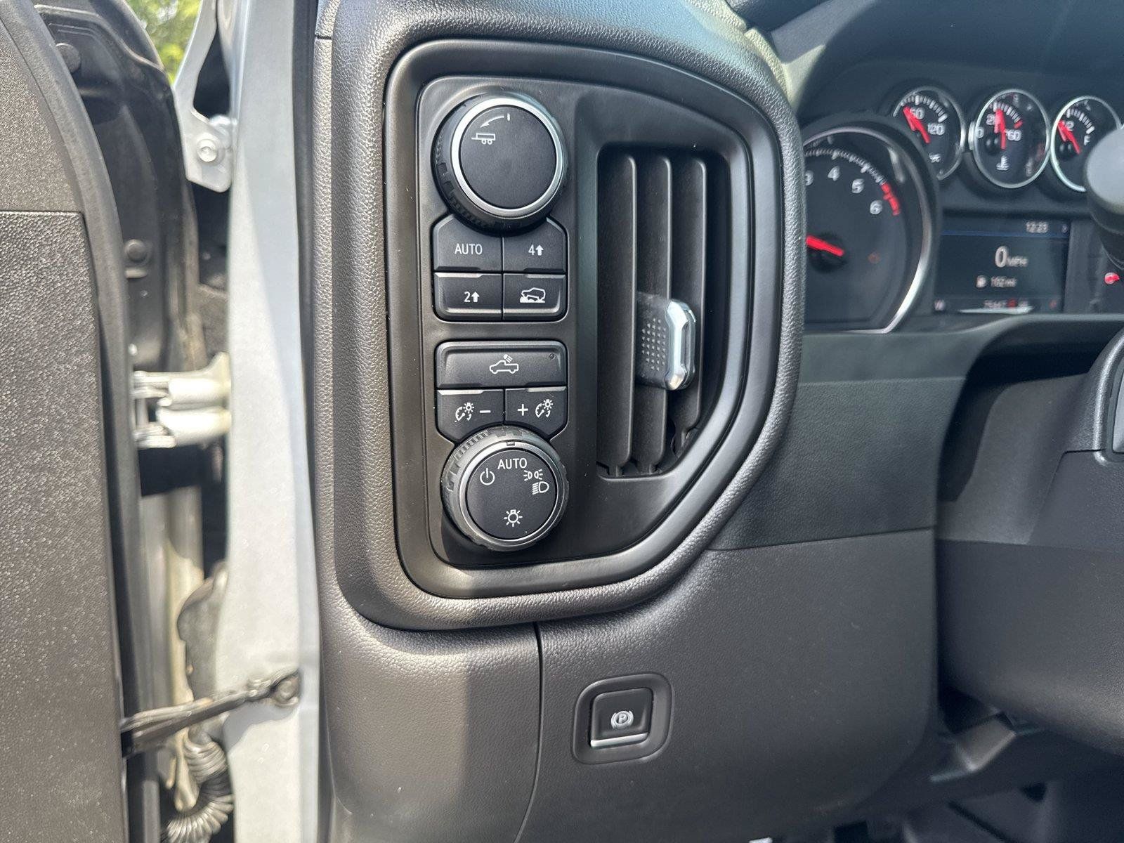 Used 2022 Chevrolet Silverado 1500 Custom w/ Safety Confidence Package AWD/4WD image 19