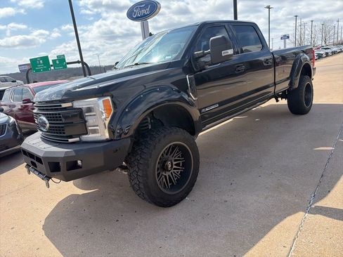 Used 2019 Ford F350 Platinum w/ Platinum Ultimate Package image 4