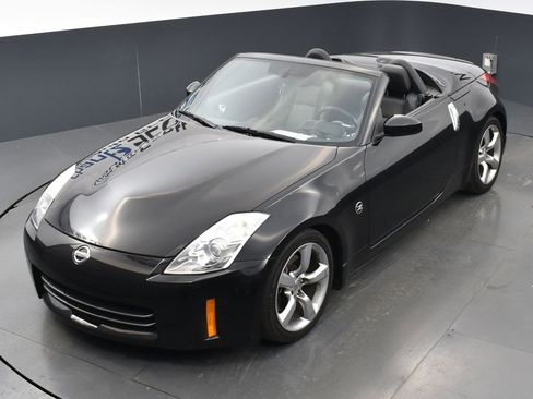 Used 2007 Nissan 350Z Touring RWD image 9
