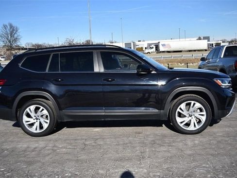 Certified 2023 Volkswagen Atlas SE image 5