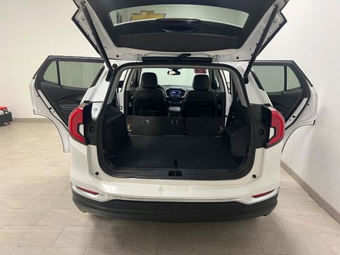 Used 2024 GMC Terrain SLT AWD/4WD image 19