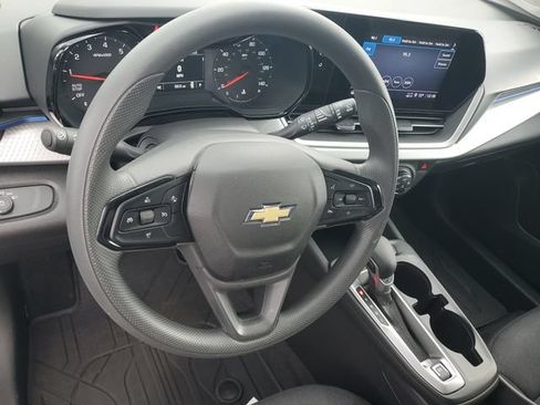Certified 2025 Chevrolet Trax LS FWD image 16