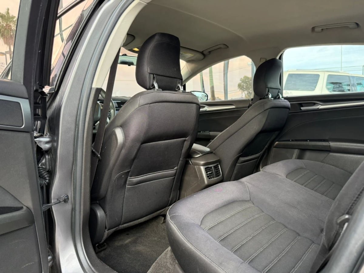 Used 2014 Ford Fusion SE FWD image 41