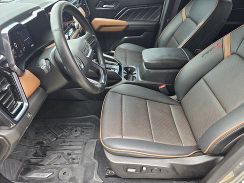 Used 2024 GMC Canyon AT4 w/ AT4 Premium Package image 9