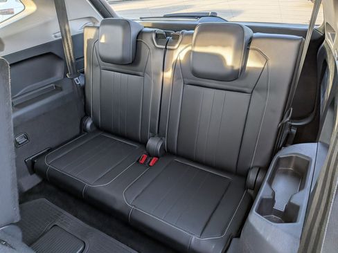 Used 2022 Volkswagen Tiguan SE image 30