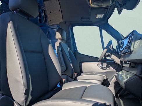 New 2025 Mercedes-Benz Sprinter 2500 image 7